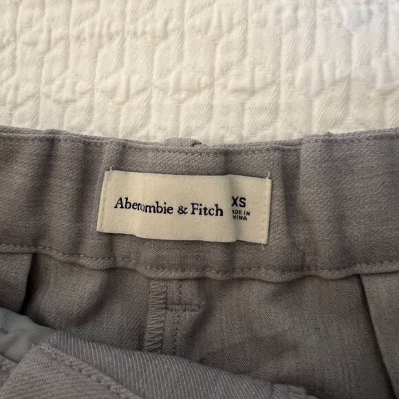 A&F High Rise Tailored Short - Picture 2 of 2